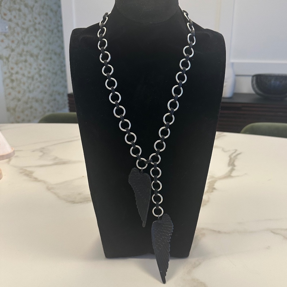 TOVA - Edgy Antique Pink and Silver Wing Pendant Statement Necklace - Picture 8 of 14